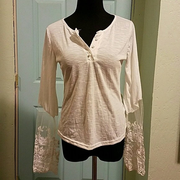Elegant White Lace Top - Picture 2 of 8
